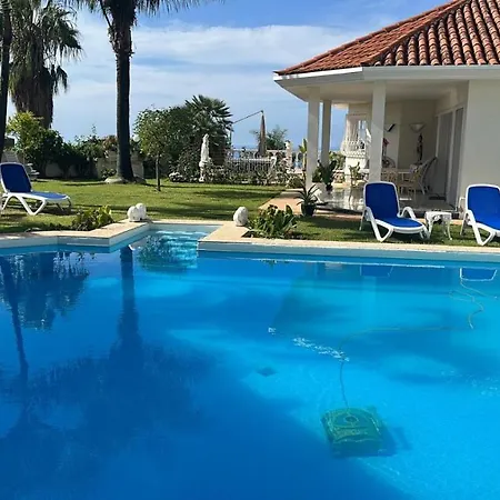 Villa Famosa *