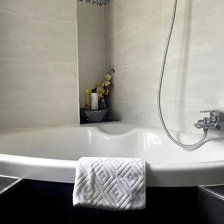 빌라 Luxury In 라오로타바